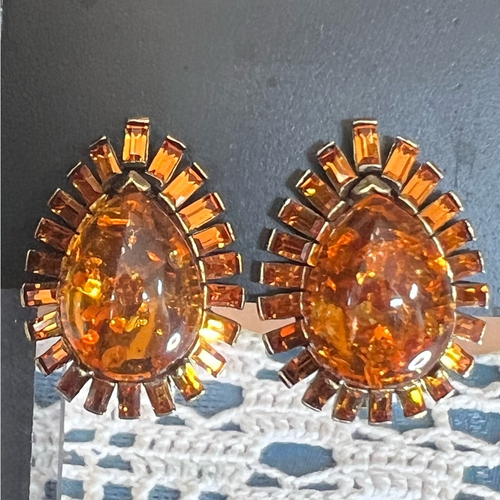 Heidi Daus 🆕 “Captivating Couture” faux Amber earrings clip on